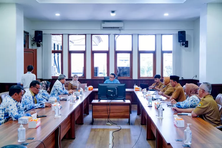 Audiensi AKSI dan Dengar Pendapat Bersama Kepala Dinas Pendidikan Provinsi Jawa Barat (GoraJuara.com/dok AKSI)