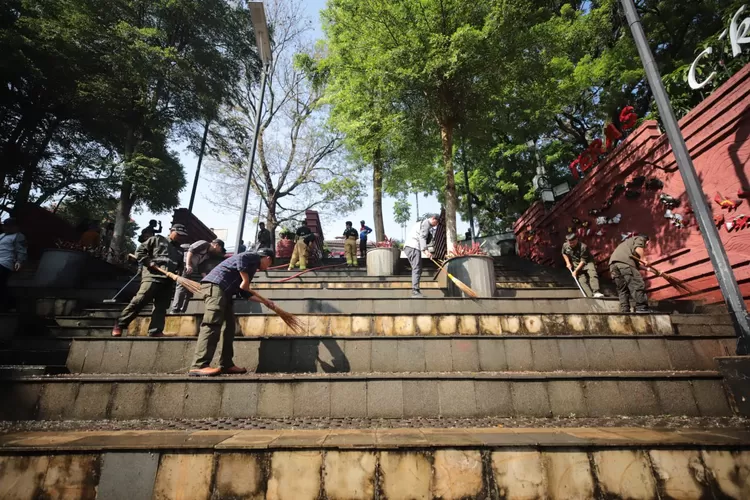 300 orang beraksi di Teras Cikapundung untuk Gemericik 2024, menjadikan kawasan ini makin kinclong dan nyaman untuk semua. (humas Bandung/ GoraJuara.com)