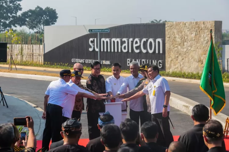 Resmi difungsikan, Jalan Simpang Gedebage Selatan menuju Masjid Raya Al-Jabbar bantu urai kemacetan dan tingkatkan ekonomi Bandung Timur. (Humas Bandung / GoraJuara.com)