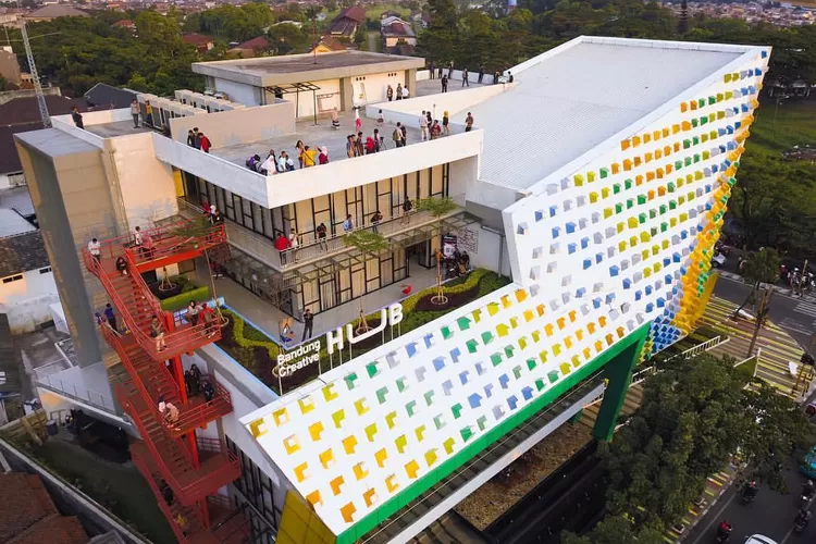 pesona Bandung, dari wisata sejarah hingga kuliner viral. Temukan fakta menarik yang membuatnya jadi kota kreatif terbaik. (Humas Bandung / GoraJuara.com)