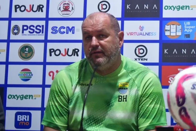 Pertandingan final Liga 1: PERSIB vs Madura United! Pelatih Bojan Hodak tekankan fokus dan kerja keras untuk raih gelar juara. (PERSIB.co.id-Barly Isham / GoraJuara.com)