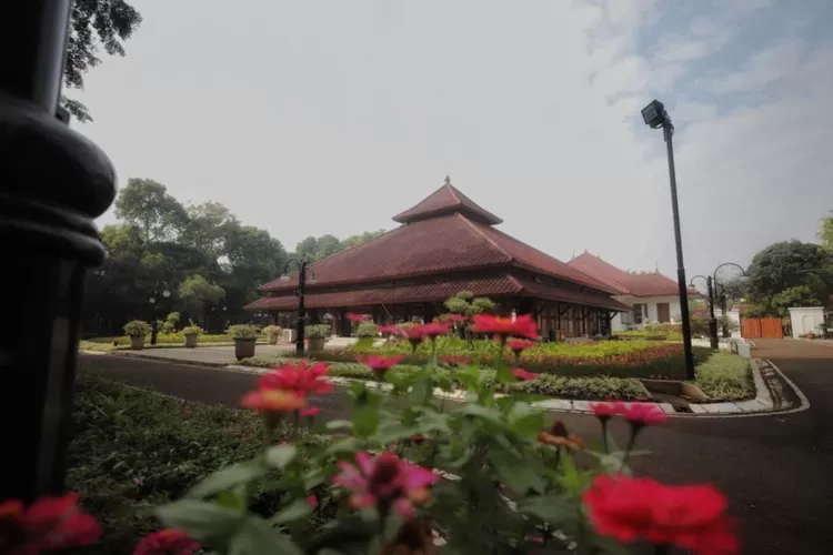  keindahan dan sejarah di Pendopo Kota Bandung. Kunjungi situs bersejarah ini dan rasakan pengalaman yang tak terlupakan! (Humas Bandung / GoraJuara.com)