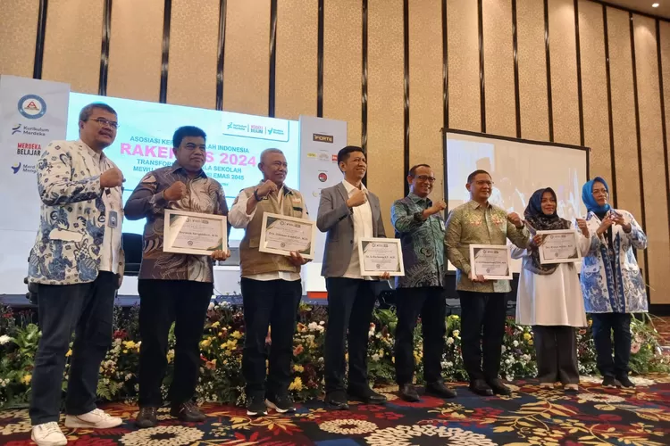 Potret Tokoh-tokoh Inpiratif yang dianugrahkan penghargaan dalam Rakernas AKSI 2024. (Gorajuara.com)