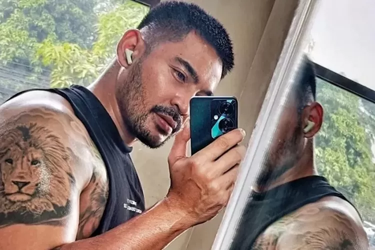 Produk Oppo terancam boikot akibat kontroversi Robby Purba. Netizen desak Oppo pecat Robby sebagai brand ambassador. (Oppo,Brand Ambassador,Plaza Indonesia / GoraJuara.com)