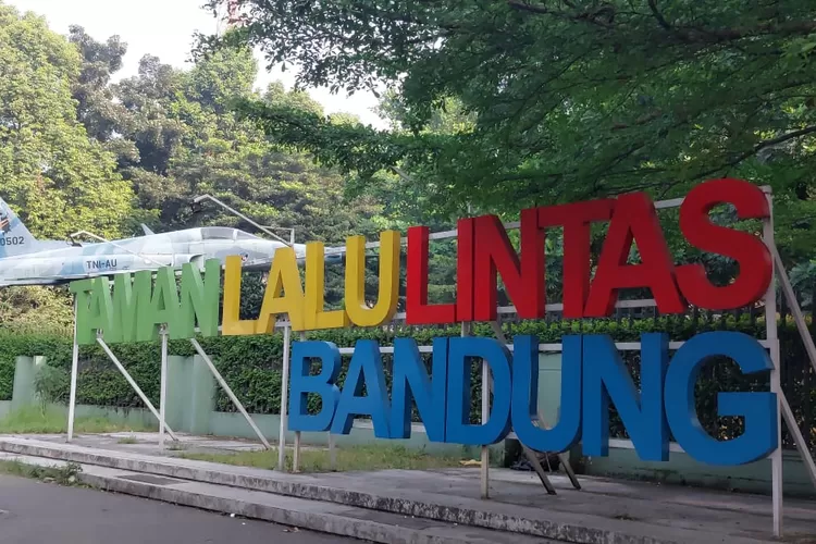 Jelang HUT Ke-73 Koopsud I, Lanud Husein Sastranegara Percantik Tugu Pesawat F5 Tiger (HUmas Bandung / GoraJuara.com)