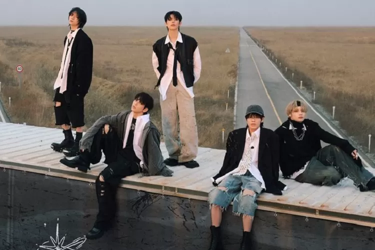 konser spektakuler Tomorrow X Together (TXT) "Act: Promise World Tour" di Jakarta, 2 Oktober. Segera dapatkan informasi tiket dan jadwal lengkap! (weverse.oi / GoraJuara.com)