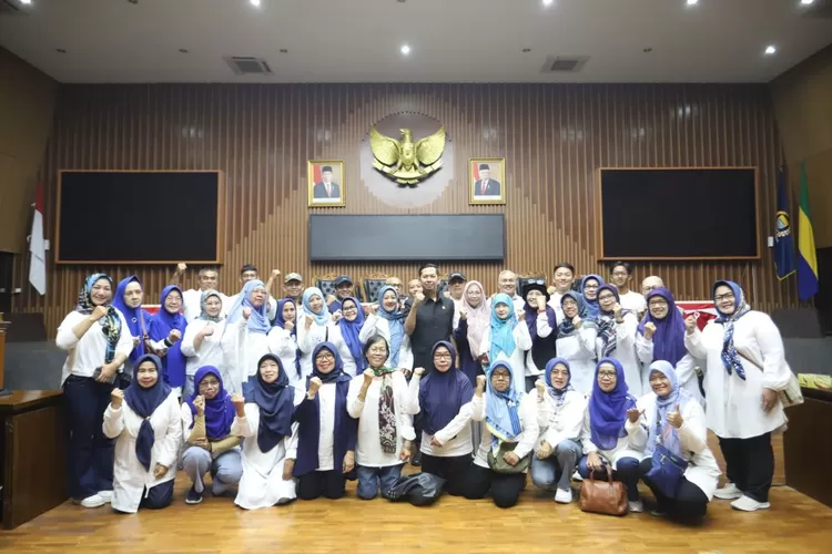 Anggota DPRD Kota Bandung, H. Andri Rusmana, S.Pd.I., menerima Audiensi Paguyuban Pingpong Panghegar Permai (P4) (Nuzon/Humpro DPRD Kota Bandung)