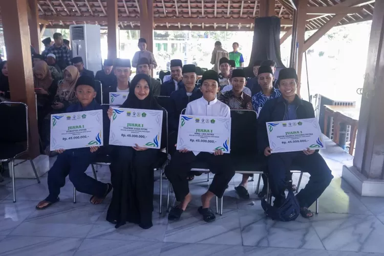 prestasi kafilah Kota Bandung dalam MTQ ke-38 serta evaluasi Pemkot untuk meraih kembali juara umum di masa depan dengan semangat dan optimisme. (Humas Bandung / GoraJuara.com)