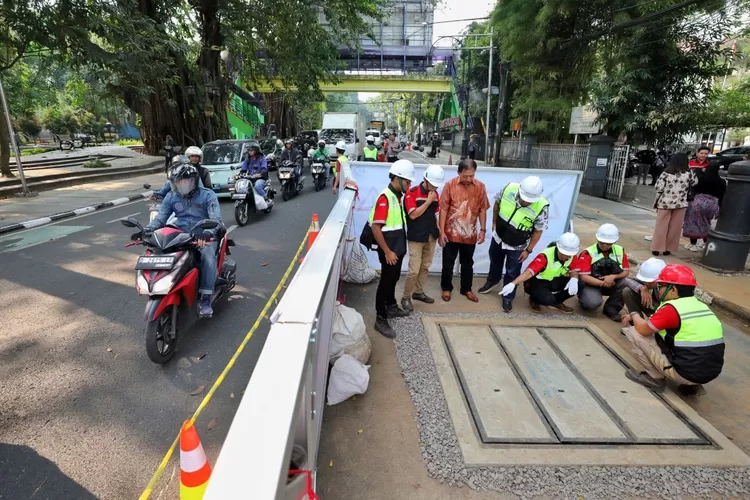 Proyek pembangunan infrastruktur telekomunikasi sepanjang 274 km dimulai di Bandung, mendukung Smart City dan memperindah kota. (Humas Bandung / GoraJuara.com)