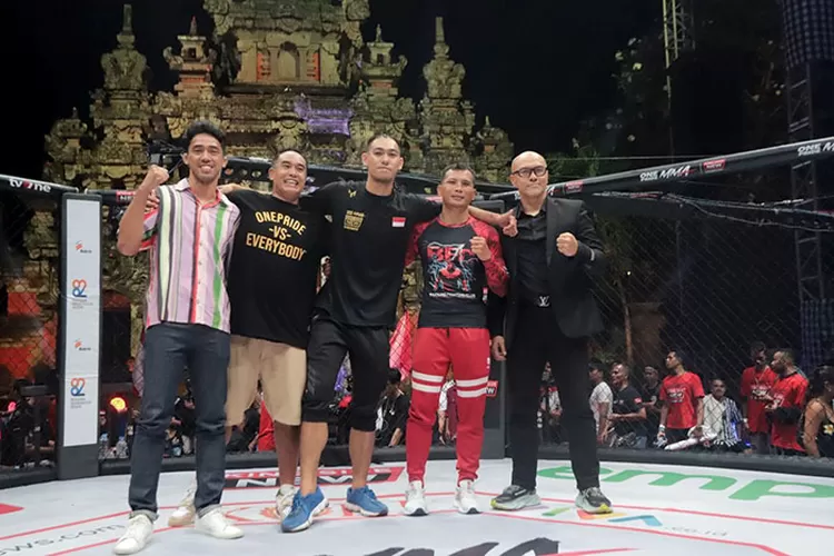 Wakil Ketua III DRPD Kota Bandung, Dr. H. Edwin Senjaya, S.E., M.M., menghadiri acara International Fight dengan tema "Pride Of The Nation" (Jaja/Humpro DPRD Kota Bandung)