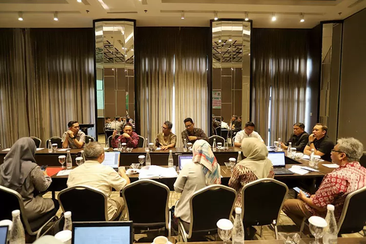 Pansus 7 DPRD Kota Bandung menghadiri Forum Group Discussion (FGD) terkait Raperda Rencana Perlindungan dan Pengelolaan Lingkungan Hidup (RPPLH) (Humas DPRD Kota Bandung)