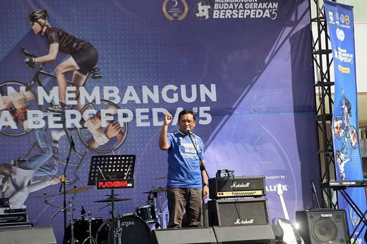 Ketua DPRD Kota Bandung, Tedy Rusmawan A.T., M.M., pada Peringatan Hari Sepeda Internasional Tahun 2024 (Ridhwan/Humpro DPRD Kota Bandung)