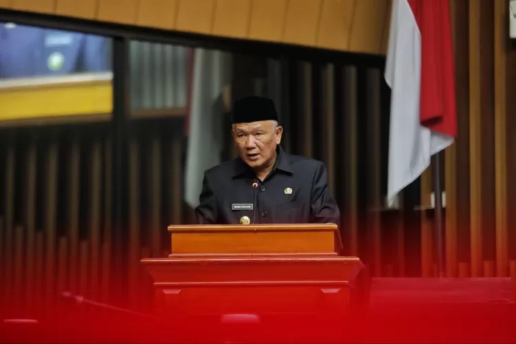 Jawaban Penjabat Wali Kota Bandung atas Pandangan Umum Fraksi dalam Rapat Paripurna DPRD (Humas Bandung / GoraJuara.com)