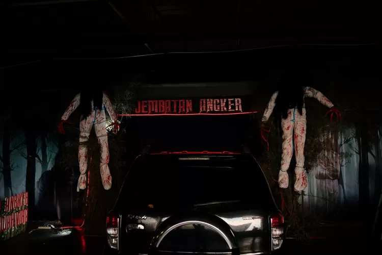 Nikmati sensasi horor dengan wahana "Jembatan Angker Dendam Arwah Vira" di Bandung. (Humas Bandung)