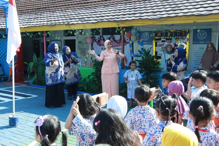 MPLS di Sekolah Angkasa Husein Sastranegara: Pengenalan lingkungan sekolah dan nilai-nilai positif untuk adaptasi siswa baru di tahun ajaran 2024/2025. (Humas Bandung / Gorajuara.com)