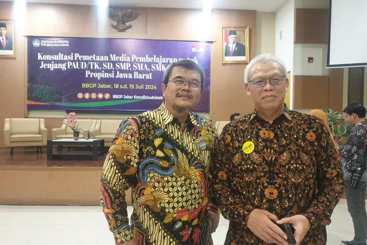 Dr. Asep Tapip Yani Ketua DPP AKSI Bersama Dr. Agus Sukoco Ketua APSI (GoraJuara.com/dok AKSI)