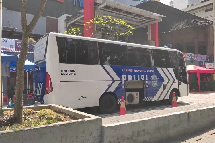 Jangan lupa perpanjang SIM di layanan SIM keliling Polrestabes Bandung! Cek jadwal di Instagram @simrestabesbdg1. (Instagram @simrestabesbdg1. / GoraJuara.com)