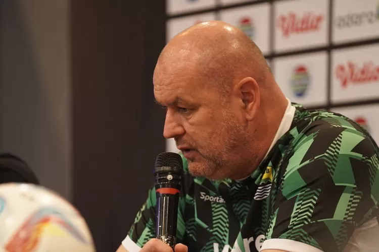 Persib siap hadapi Borneo FC di Piala Presiden 2024! Bojan Hodak prediksi laga sulit dan rotasi pemain demi hasil maksimal! (PERSIB /GoraJuara.com)