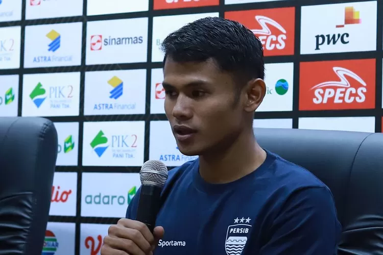 Dimas Drajad ajak PERSIB bangkit usai kekalahan 0-1 dari Borneo FC di Piala Presiden 2024. Fokus pada pertandingan berikutnya! (PERSIB / GoraJuara.com)