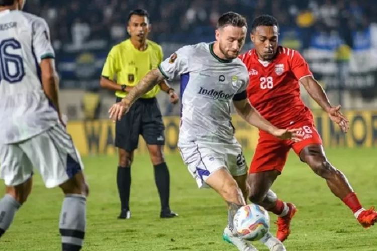 Pelatih PERSIB, Bojan Hodak, mengakui kesalahan dalam kekalahan 0-1 dari Borneo FC dan yakin bisa memperbaiki sebelum Liga dimulai. (PSSI / GoraJuara.com)