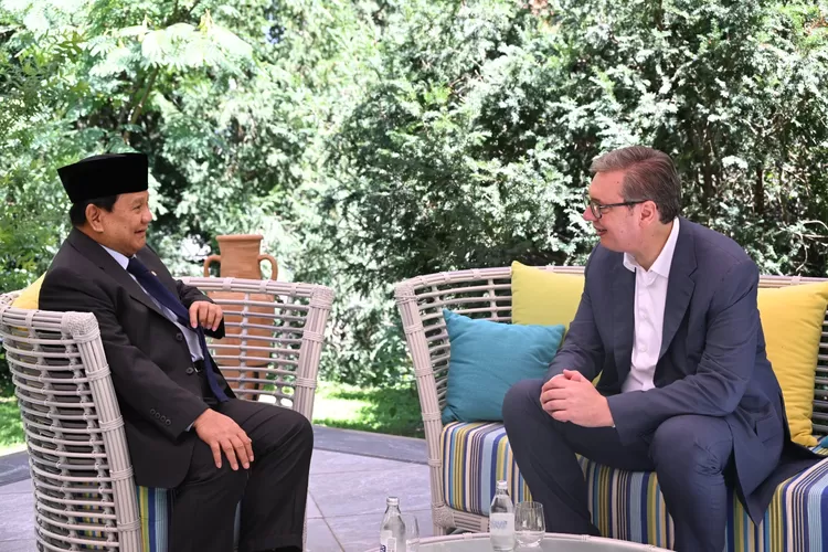 Prabowo Subianto bertemu Presiden Serbia Aleksandar Vucic untuk memperkuat kerja sama politik dan ekonomi antara Indonesia dan Serbia. (TKN / GoraJuara.com)