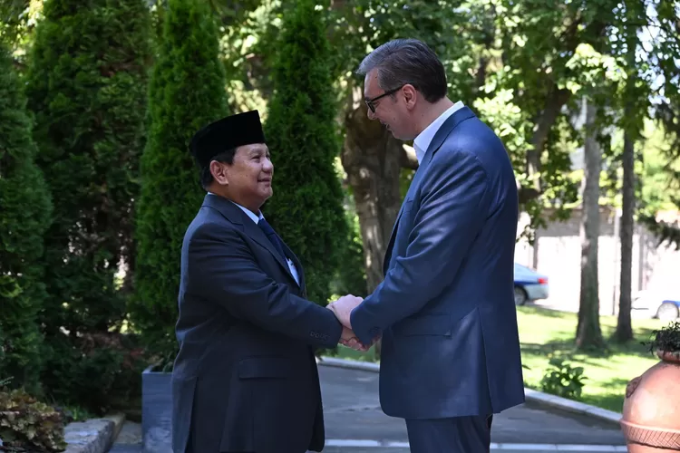 Presiden Serbia dukung Prabowo: Kepemimpinannya bakal bikin Indonesia makin maju dan sejahtera. Intip rencana mereka di sini! (TKN Prabowo Gibran / GoraJuara.com)