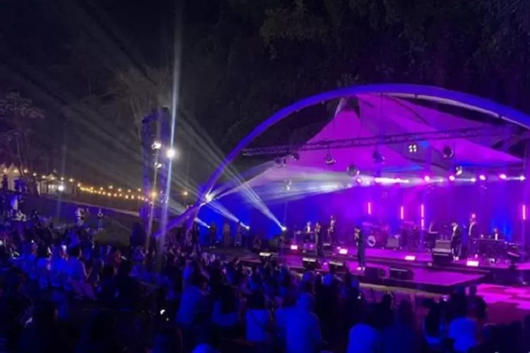 Nostalgia Kahitna di GAIA Music Festival 2024 Bandung: Musik, kenangan, dan tribute untuk Chrisye yang bikin hati hangat! (Instagram / GoraJuara.com)