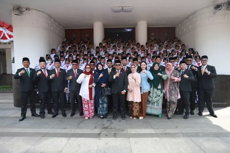 DPRD Kota Bandung seusai mengikuti upacara Peringatan Hari Kemerdekaan Republik Indonesia (Dok: Dani/Humpro DPRD Kota Bandung)