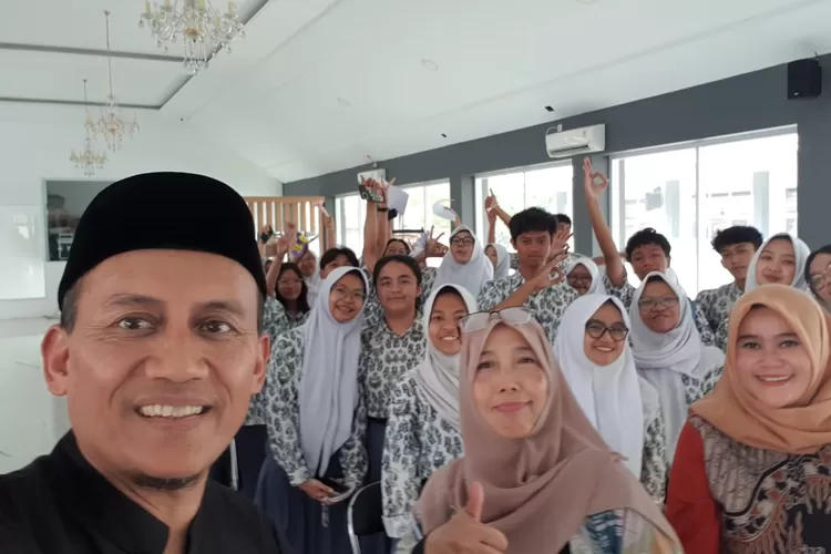 Anak Anak SMAN 9 Bandung Belajar Investasi di Pasar Modal (GoraJuara.com/dok AKSI)