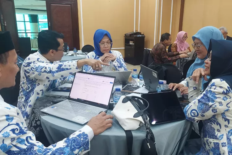 Tim AKSI Menyusun Rencana Konferensi Forum Asosiasi Kepala Sekolah Asia Tenggara (GoraJuara.com/dok AKSI)