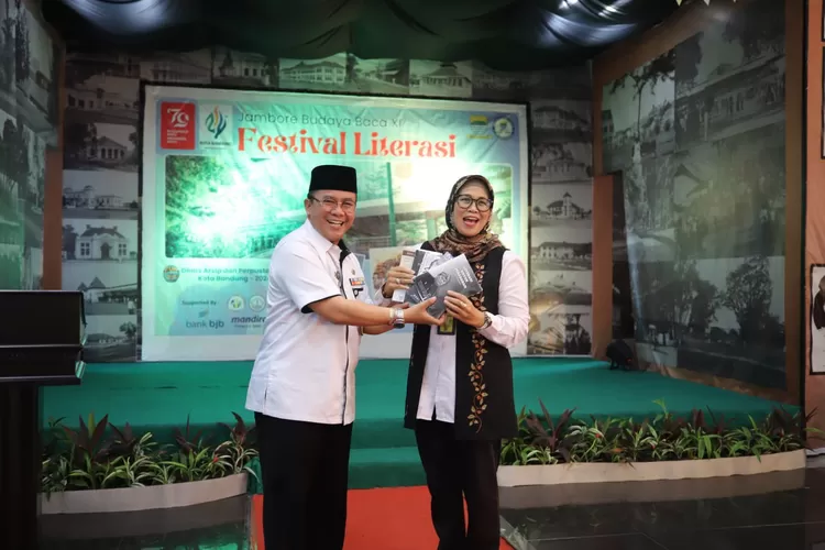 Semangat Melestarikan Budaya: Nesya Azalia Yasinta Raih Juara Pidato Bahasa Sunda (Diskominfo Kota Bandung)