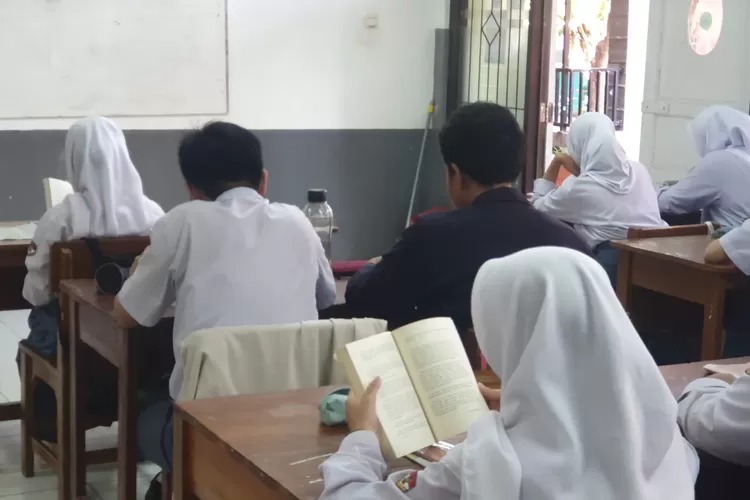 Membaca Buku Di Awal Pelajaran Bantu Konsentrasi (GoraJuara.com/dok AKSI)