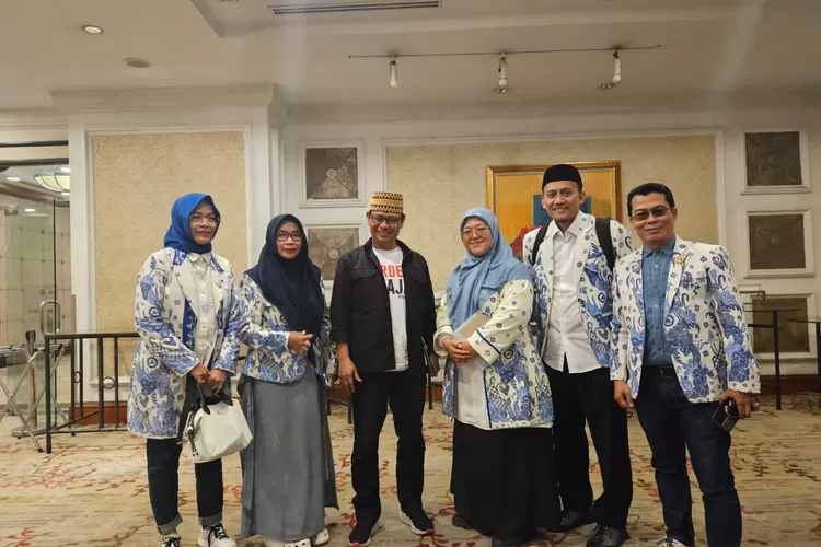 Pengurus AKSI bersama Direktur KSPSTK (GoraJuara.com/dok AKSI)