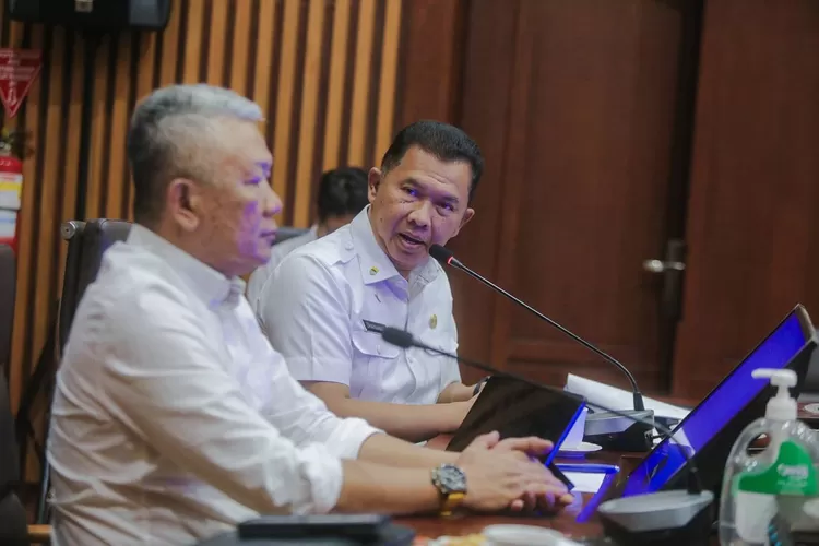 Raih 98 Penghargaan Dalam Setahun, Pj Wali Kota: Pelayanan Publik dan Kepuasan Masyarakat Harus Meningkat  Sepanjang September 2023 hingga 2024, Pemerintah Kota (Pemkot) Bandung tercatat telah meraih 98 penghargaan. Sejumlah penghargaan yang menjadi sorotan, antara lain:  Penghargaan pada Peringatan (Diskominfo Kota Bandung)