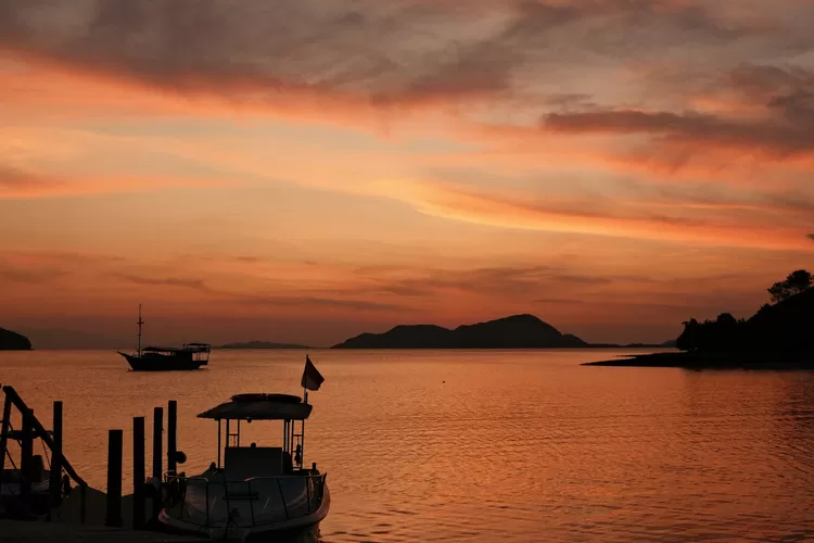 Labuan Bajo kini sudah jadi destinasi wisata populer (Foto: Gorajuara/ Unsplash/ Dhiemas Afif Febriyan)