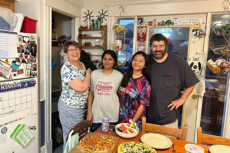 Ni Made Bersama Ayah dan Ibu Angkat Di Amerika Serikat  (GoraJuara.com/dok AKSI)