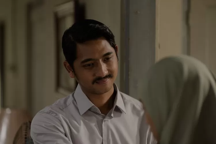 Arya Saloka berperan sebagai Dokter Teto di film Lembayung (Foto: Gorajuara/ Instagram/ @arya.saloka)