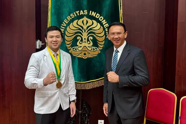Ahok saksikan Nicholas Sean menjalani sumpah dokter di FK UI (Foto: Gorajuara/ Instagram/ @nachoseann)