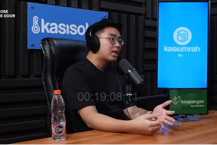 Timothy Ronald Di Podcast Youtube @kasihsolusi (GoraJuara.com/tangkapan layar youtube @kasihsolusi)