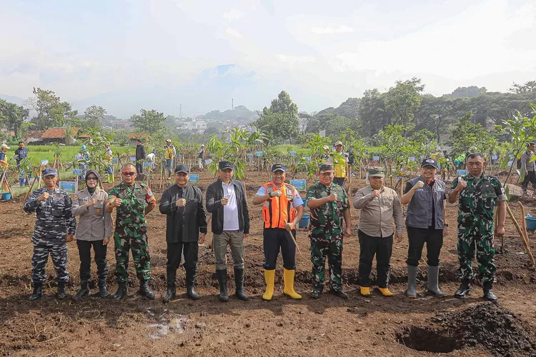 Lagi! Pemkot Bandung Tanam 1.625 Bibit dan Bangun Kolam Retensi di Kawasan Bandung Utara (Diskominfo Kota Bandung)