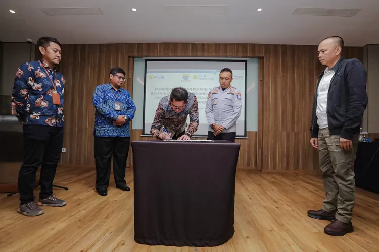 Soal Pemeliharaan Penerangan Jalan, Pemkot Bandung Teken Kerja Sama dengan PT Haleyora Powerindo (Diskominfo Kota Bandung)