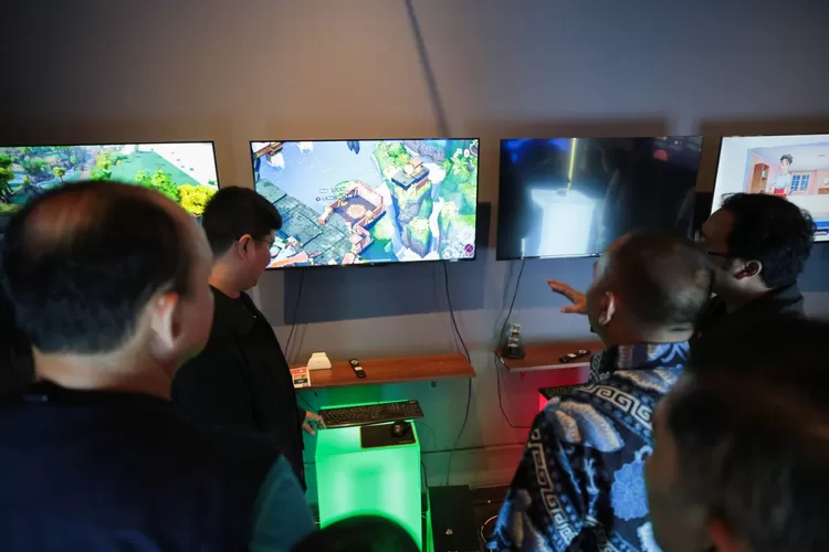 Bandung Global Game Jam 2025 Resmi Dimulai, Wamen Ekraf Acungkan Jempol (Diskominfo Kota Bandung)