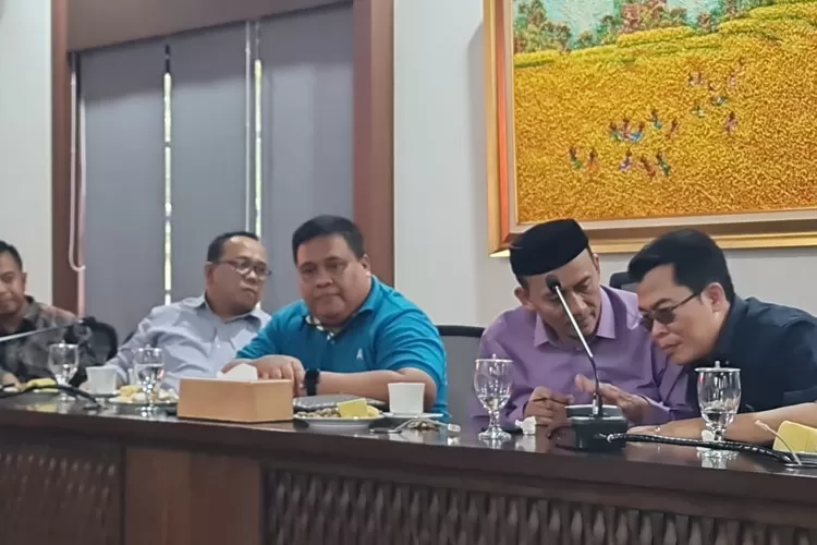 Dr. Toto Suharya, S.Pd. M.Pd. dan Dr. Dudung Nurullah Koswara, M.Pd. Forum Kepemimpinan UPI (GoraJuara.com/dok AKSI)