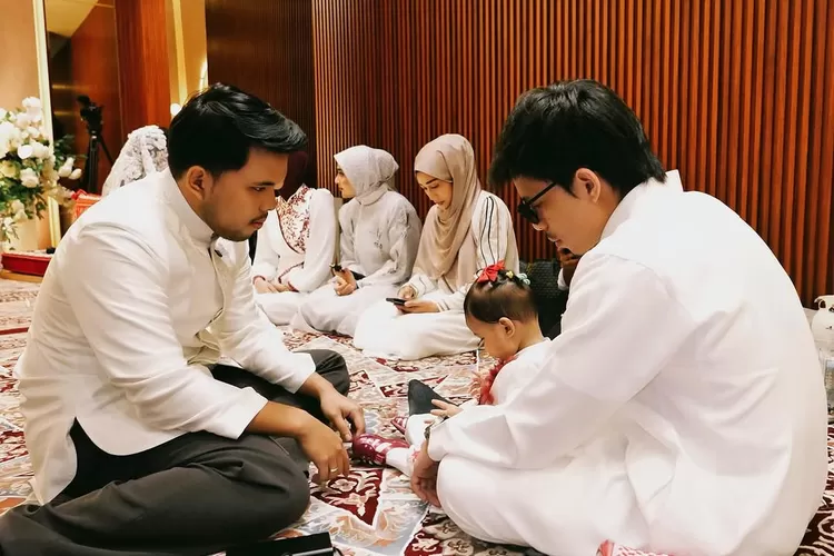 Thariq Halilintar dan Atta Halilintar kumpul bareng di acara tasyakuran empat bulanan Aaliyah Massaid (Foto: Gorajuara/ Instagram/ @attahalilintar)