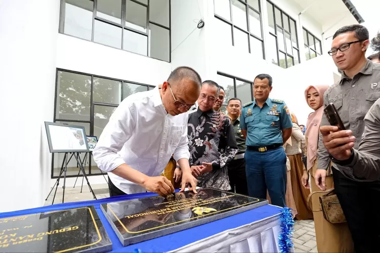 Resmikan Kantor Kelurahan dan Kecamatan, Pj Wali Kota Bandung: Pelayanan Harus Lebih Prima&nbsp; (Diskominfo Kota Bandung)