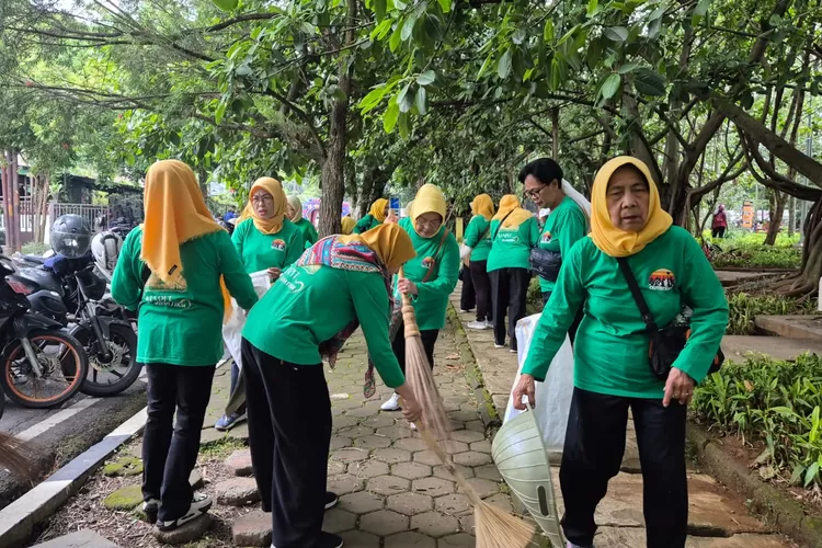 Kecamatan Bandung Wetan Gelorakan Jumat Bersih, Menuju Lingkungan Bersih dan Asri&nbsp; (Diskominfo Kota Bandung)