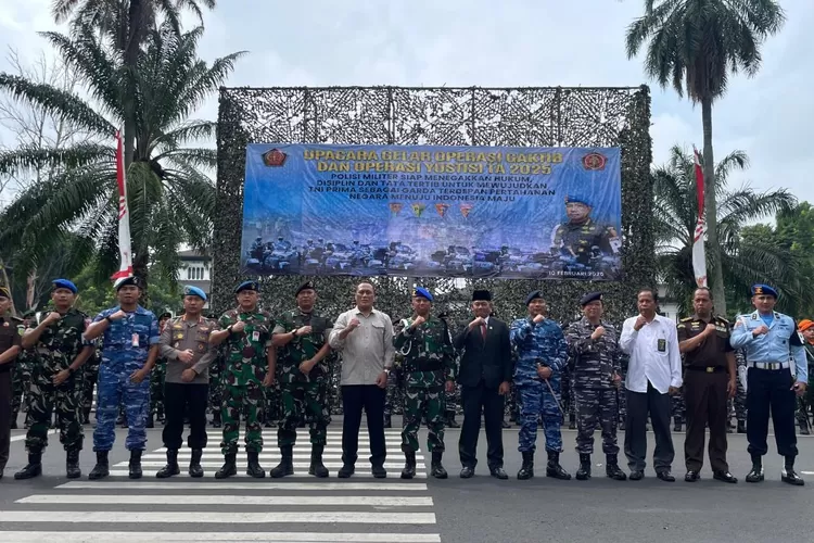 Ketua Komisi III DPRD Kota Bandung Agus Hermawan, S.A.P., menghadiri apel gelar Gaktib dan Operasi Yustisi Polisi Militer tahun 2025 (Dok: Ridhwan/Humpro DPRD Kota Bandung)