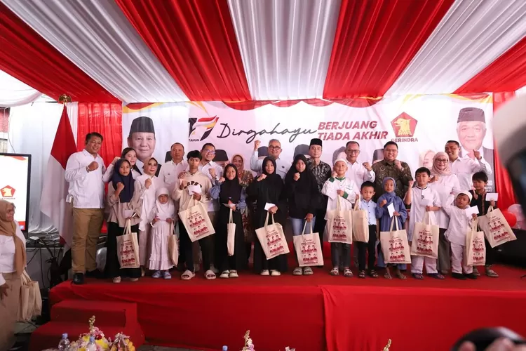 Pimpinan DPRD Kota Bandung, Toni Wijaya, dan Rieke Suryaningsih, menghadiri perayaan Hari Ulang Tahun Ke-17 Partai Gerindra (Dok: Indra/Humpro DPRD Kota Bandung)
