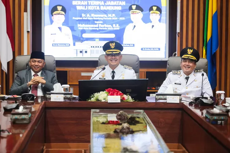 Sertijab Wali Kota dan Wakil Wali Kota Bandung 2025-2030: Farhan-Erwin Siap Jalankan Amanah Wujudkan Bandung Utama (Diskominfo Kota Bandung)