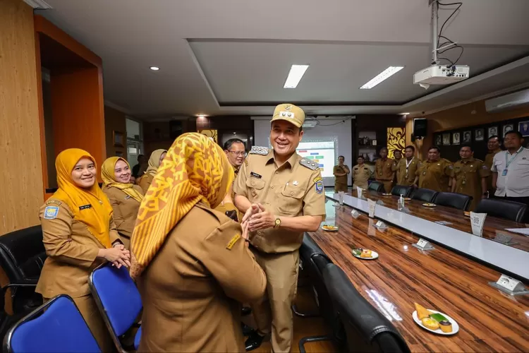 Kang Erwin: Tidak Boleh Ada Lagi Jalan Berlubang dan PJU Harus Terang (Diskominfo Kota Bandung)